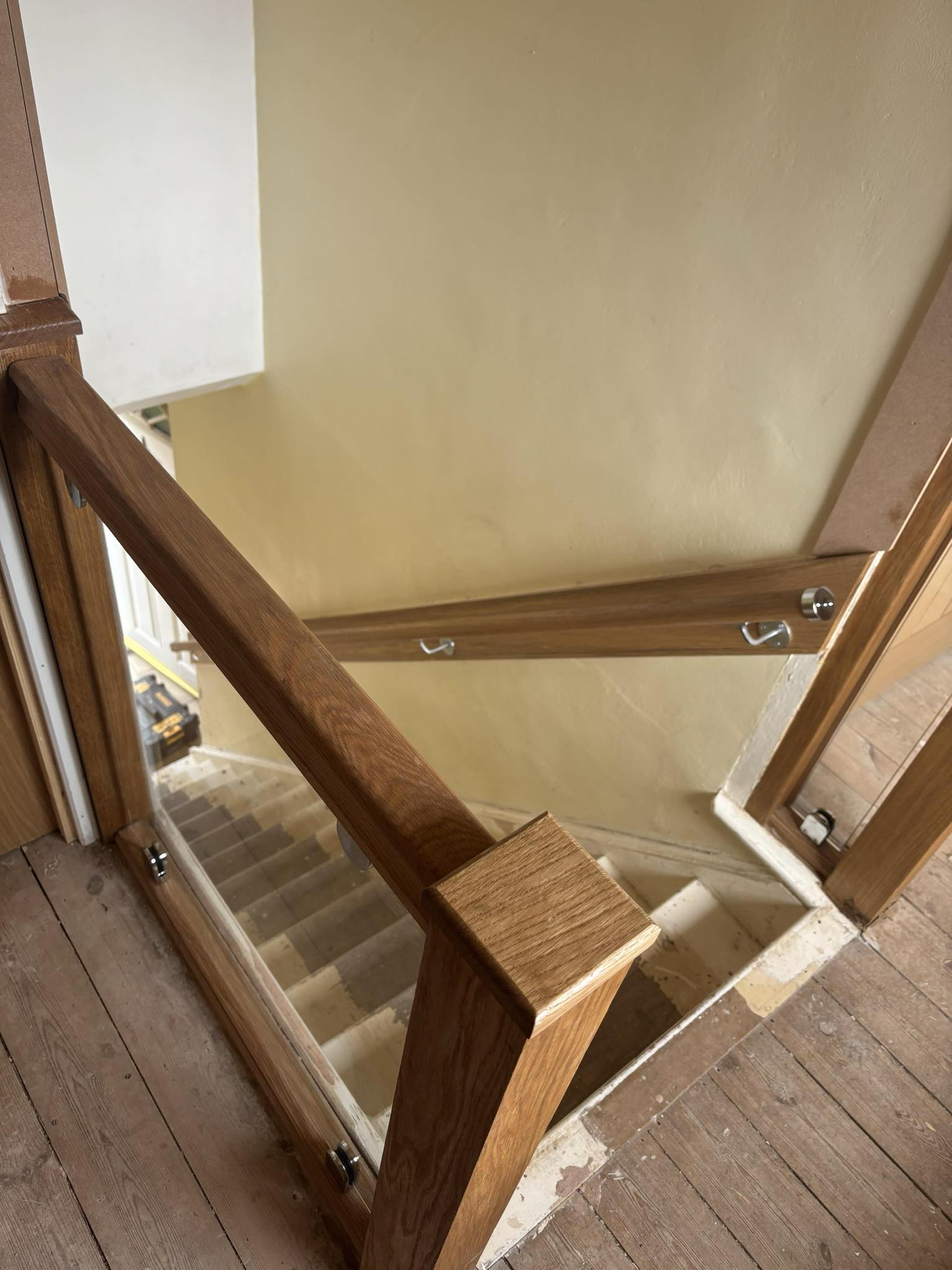 Staircase installation, renovation, balustrades and handrails
